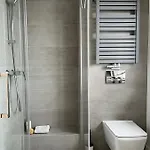 Modern 公寓 *