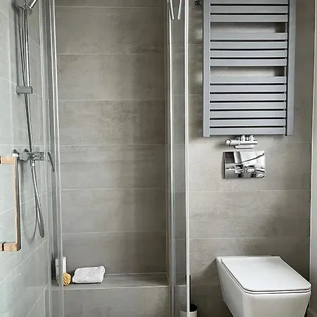 Modern Apartment *